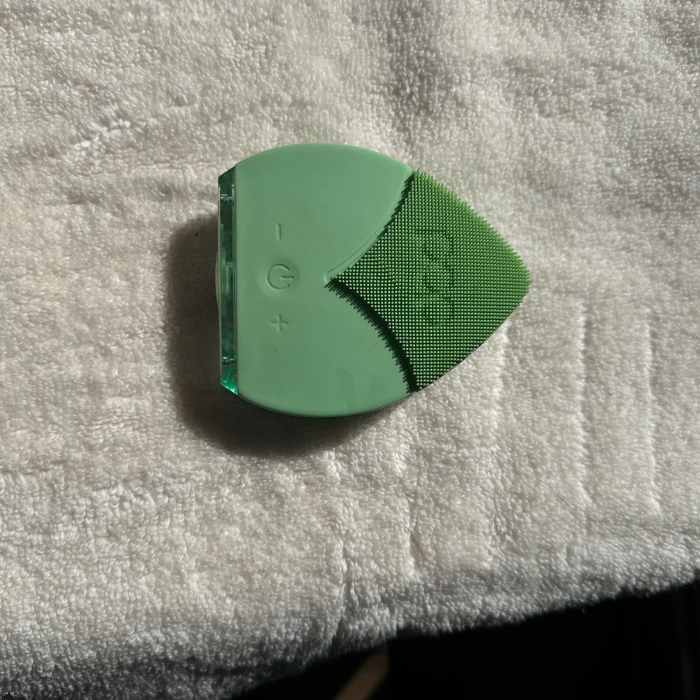 POP Facial Cleansing Brush Mint Green Silicone Face‎ Exfoliator Massager Beauty